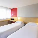 Greet Angouleme 2* 圣伊里埃苏尔查