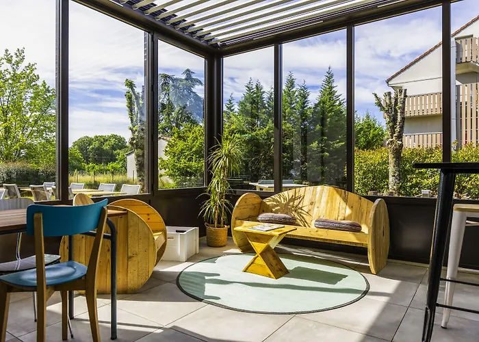 Hotel Greet Angouleme 2*